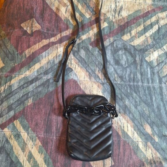 ✨ Madden NYC Chevron Quilted Mini Crossbody Bag – Black - Picture 2 of 3